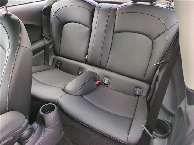 Used 2020 MINI Cooper 2-Door Hardtop FWD image 17