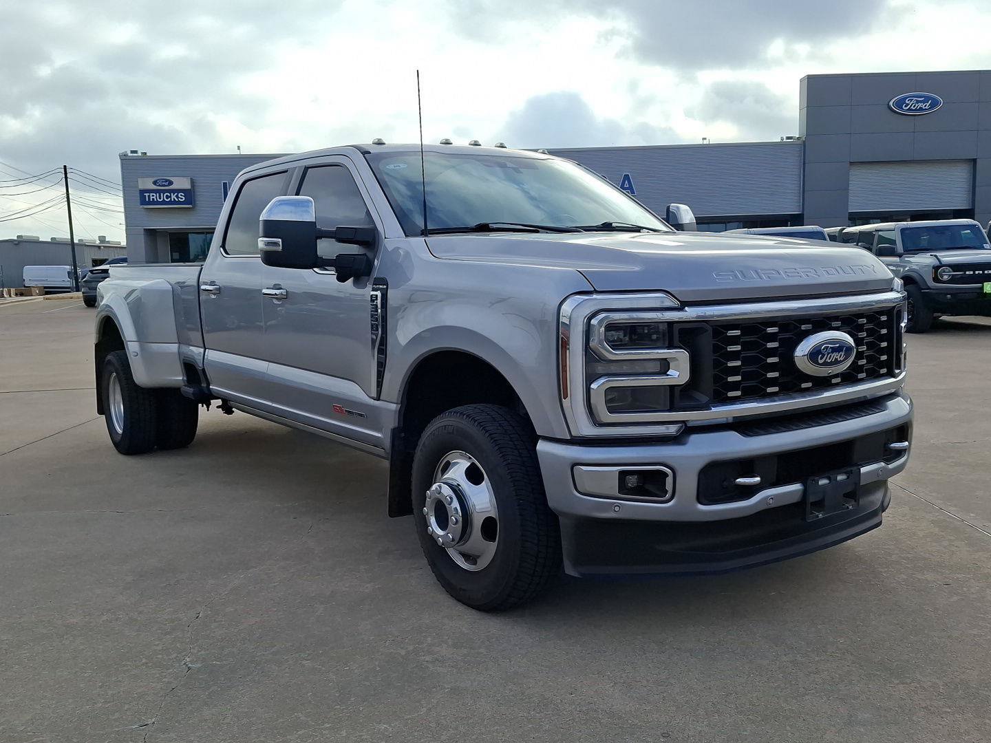 Used 2024 Ford F350 Platinum w/ Camper Package AWD/4WD image 26