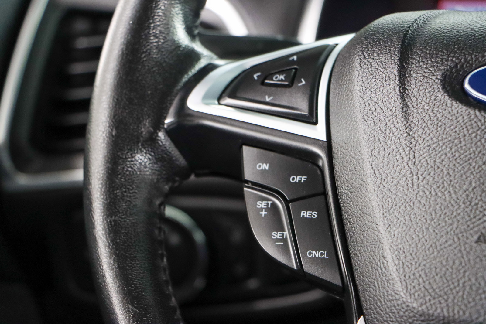 Used 2019 Ford Edge Titanium image 13