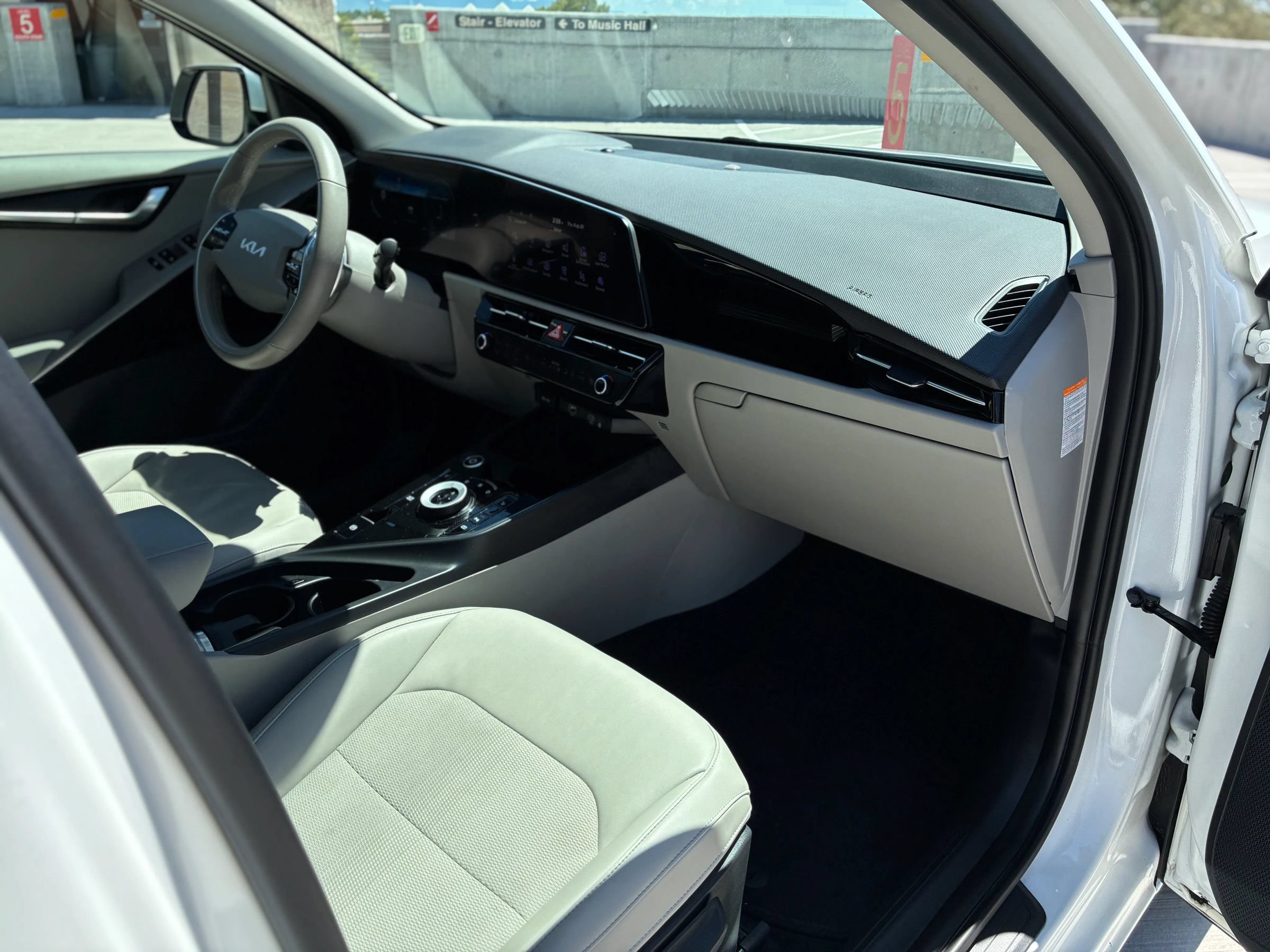 Used 2023 Kia Niro Wind FWD image 50