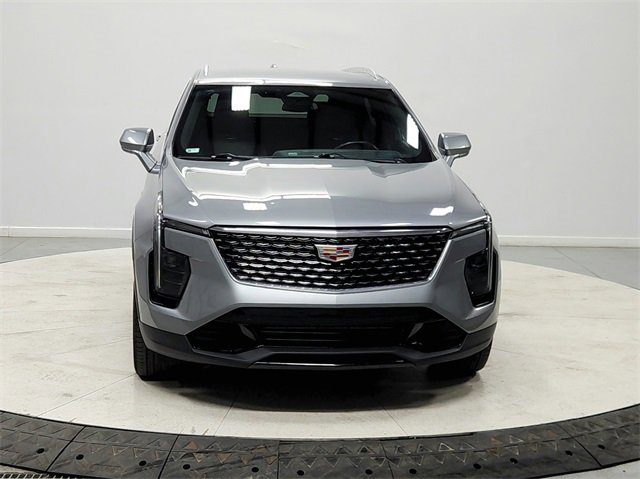 Used 2024 Cadillac XT4 Premium Luxury image 2