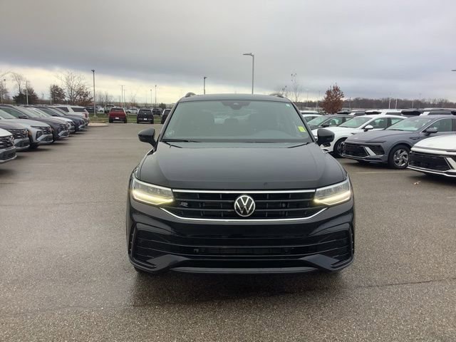 Used 2022 Volkswagen Tiguan SE R-Line image 2
