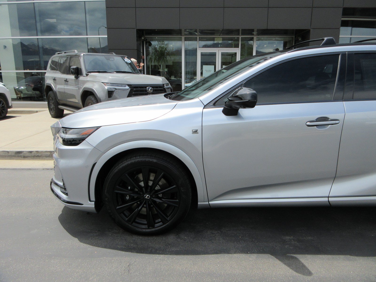 Used 2024 Lexus RX 500h F Sport w/ Convenience Package AWD/4WD image 2
