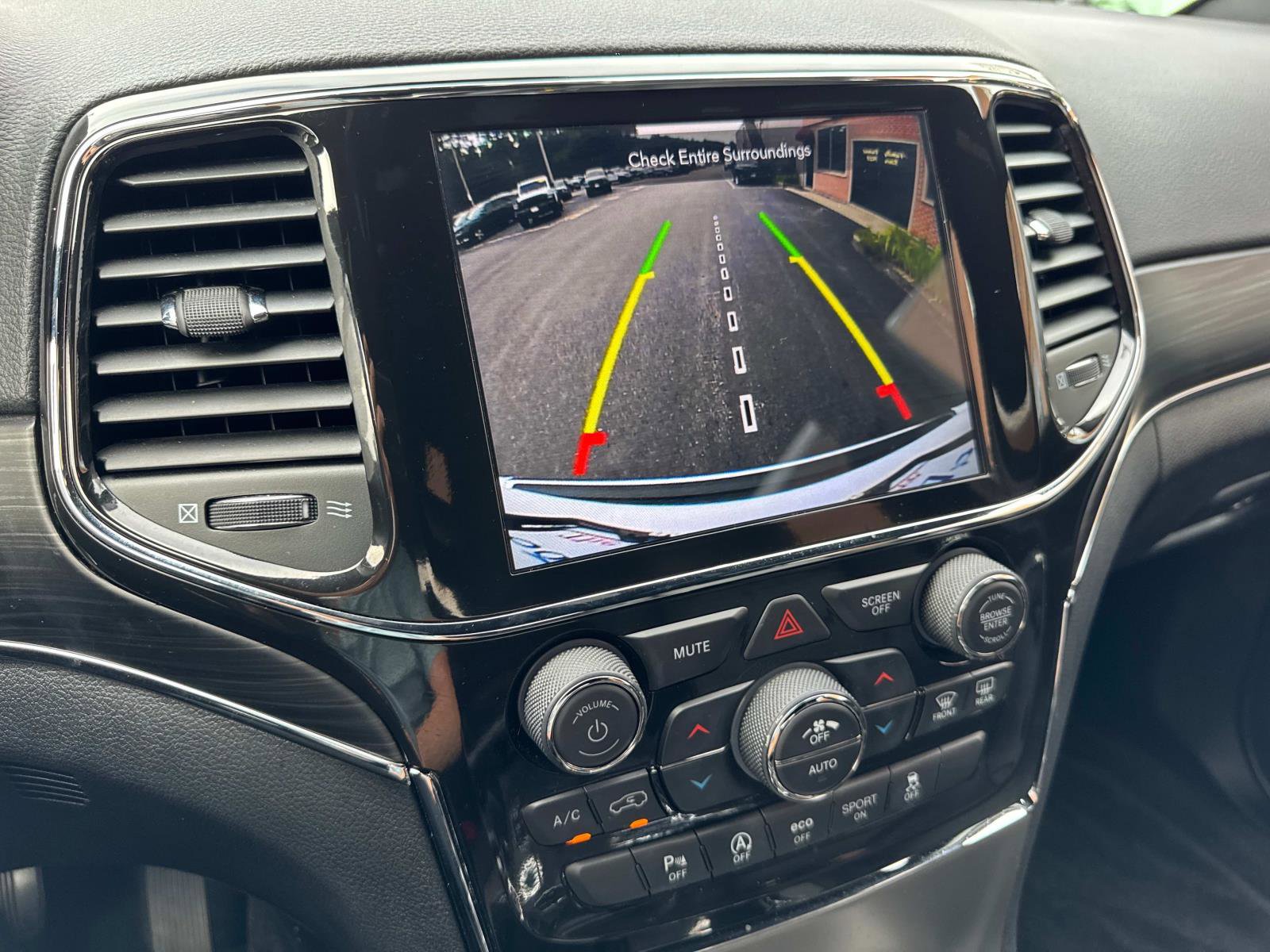 Used 2022 Jeep Grand Cherokee Limited image 23