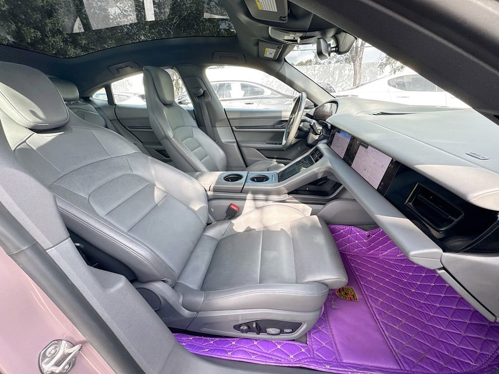 Used 2022 Porsche Taycan image 30