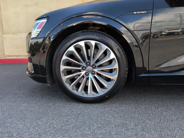 Used 2019 Audi e-tron Prestige w/ Prestige Package AWD/4WD image 26