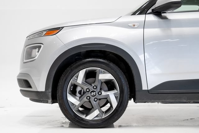 Used 2025 Hyundai Venue SEL FWD image 31