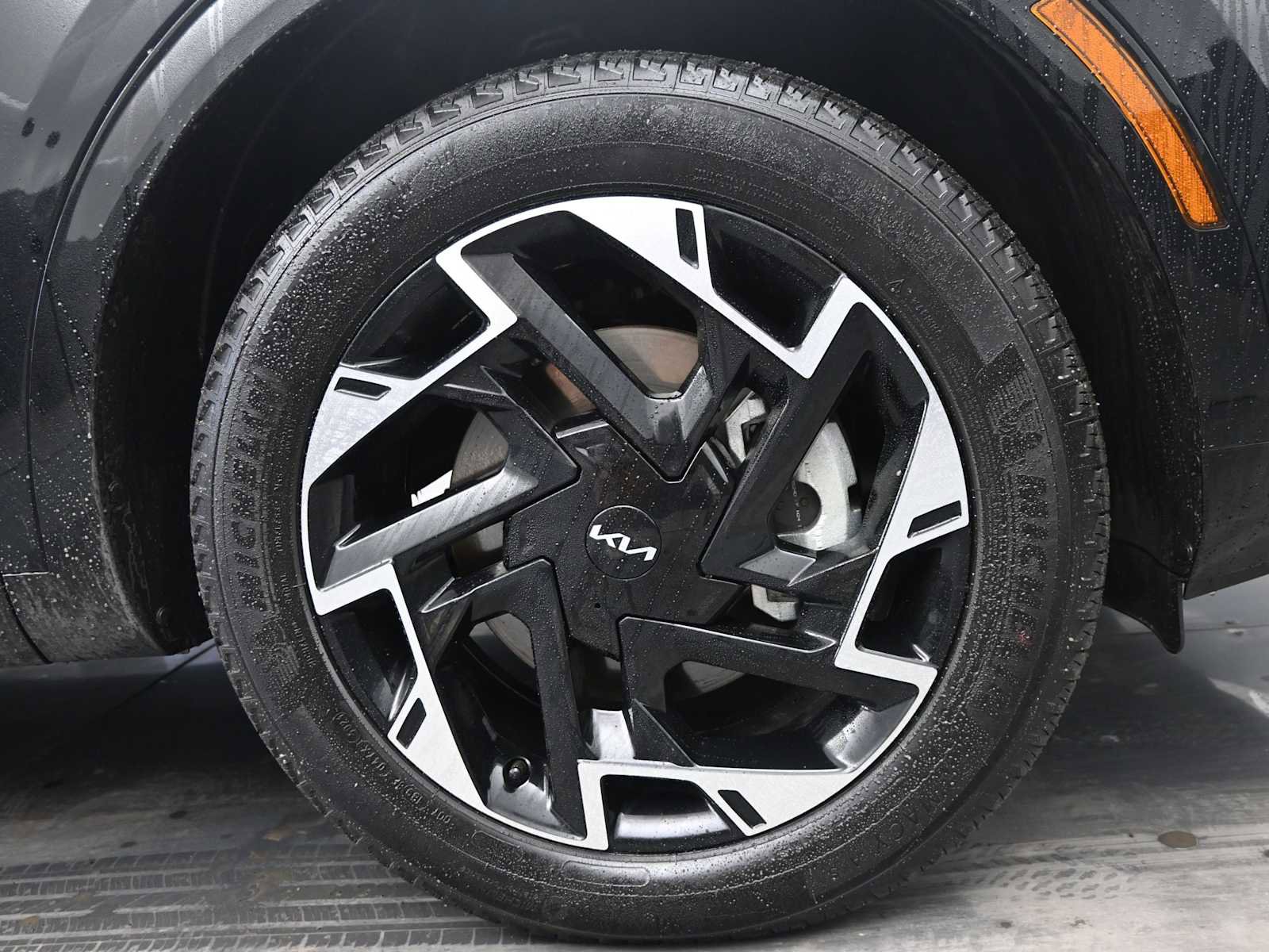 Used 2025 Kia Sportage SX image 8