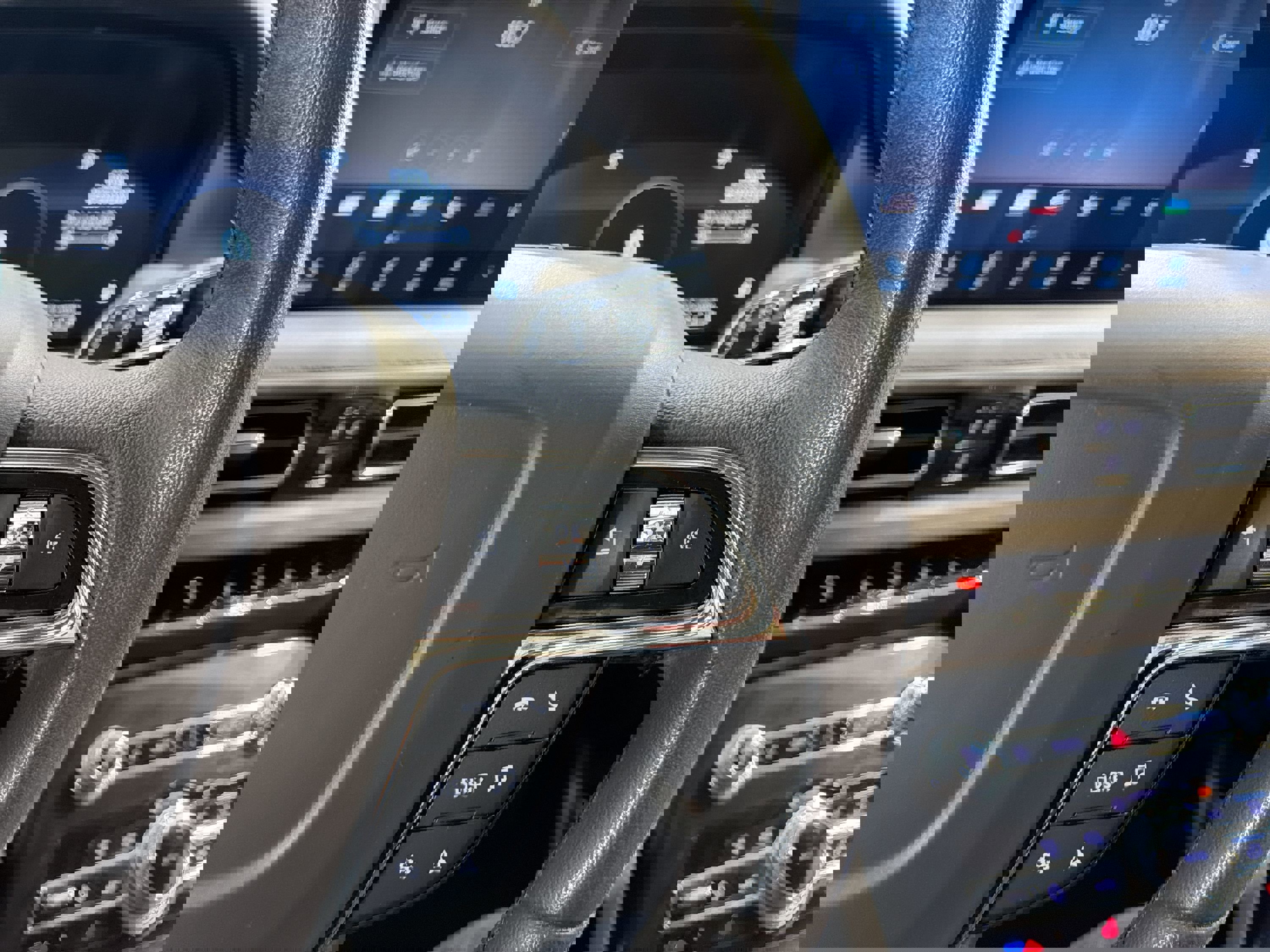 Used 2023 Lincoln Nautilus FWD w/ Premium Package image 15