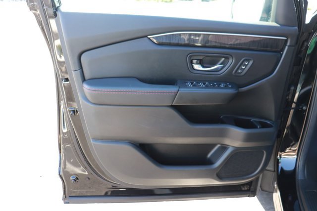 Certified 2025 Honda Pilot Black Edition image 10