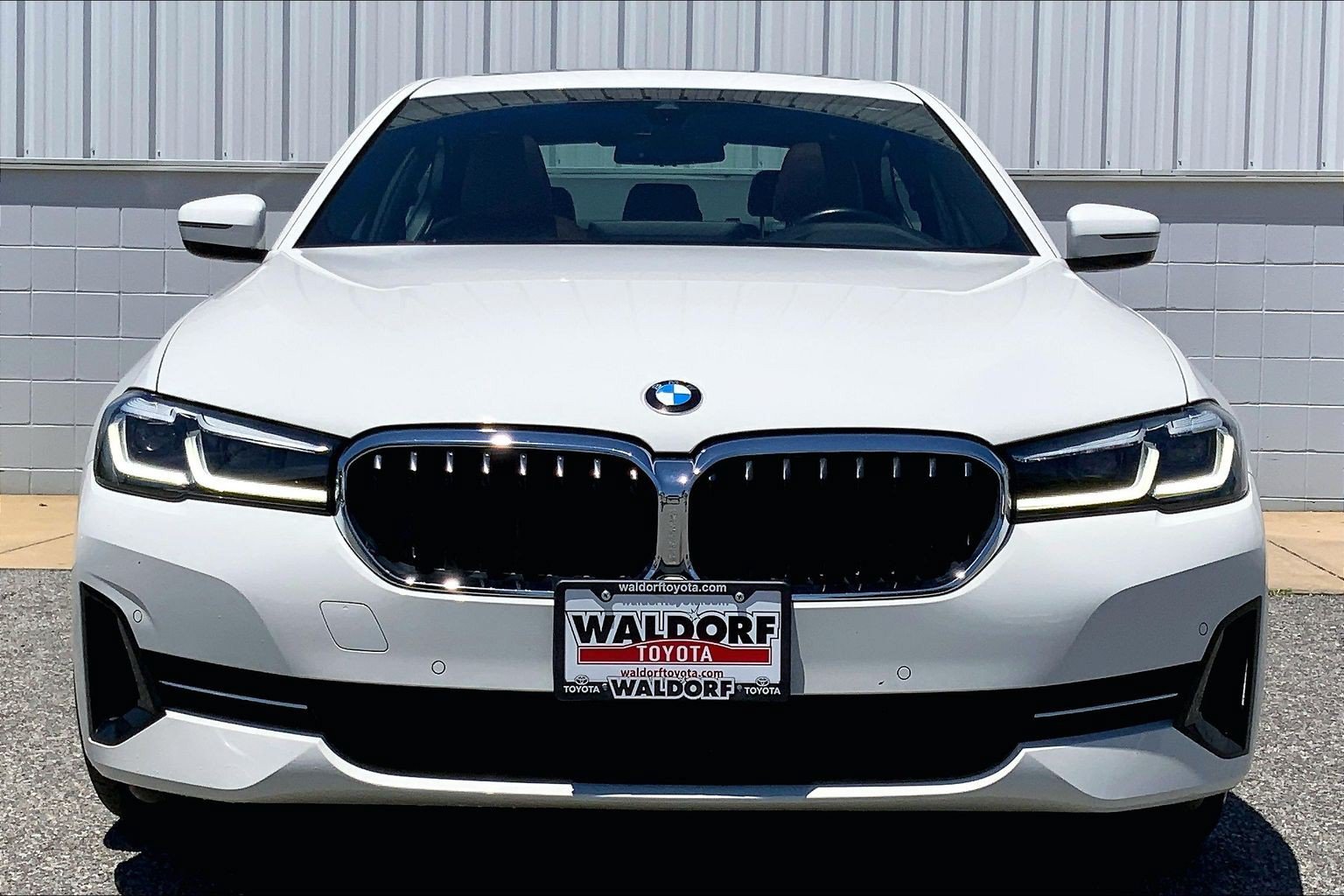 Used 2022 BMW 530i xDrive w/ Premium Package AWD/4WD image 3