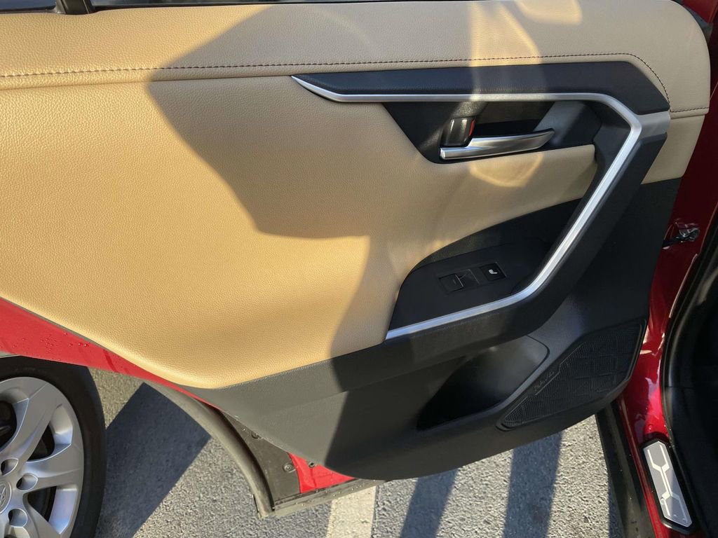 Used 2025 Toyota RAV4 Limited w/ Advanced Technology Package image 22