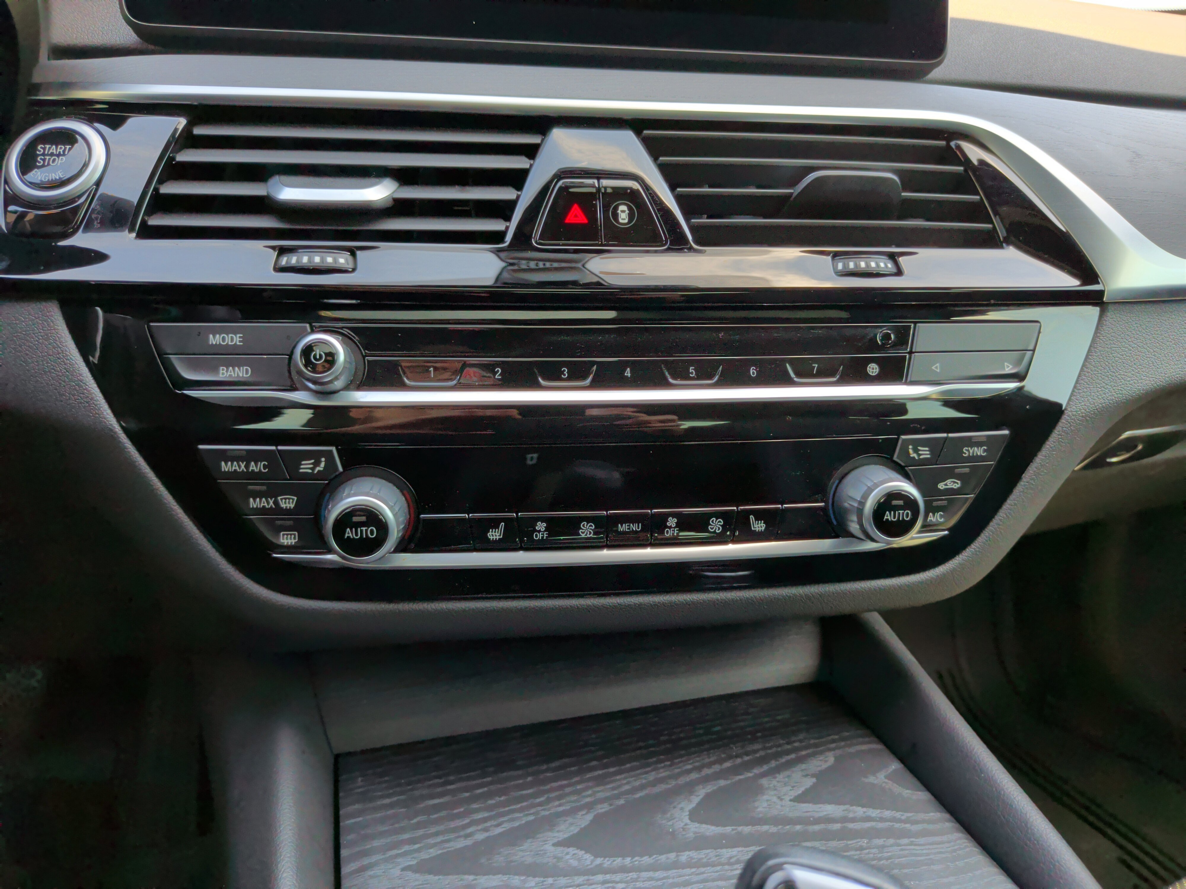 Certified 2023 BMW 530e w/ Premium Package image 20