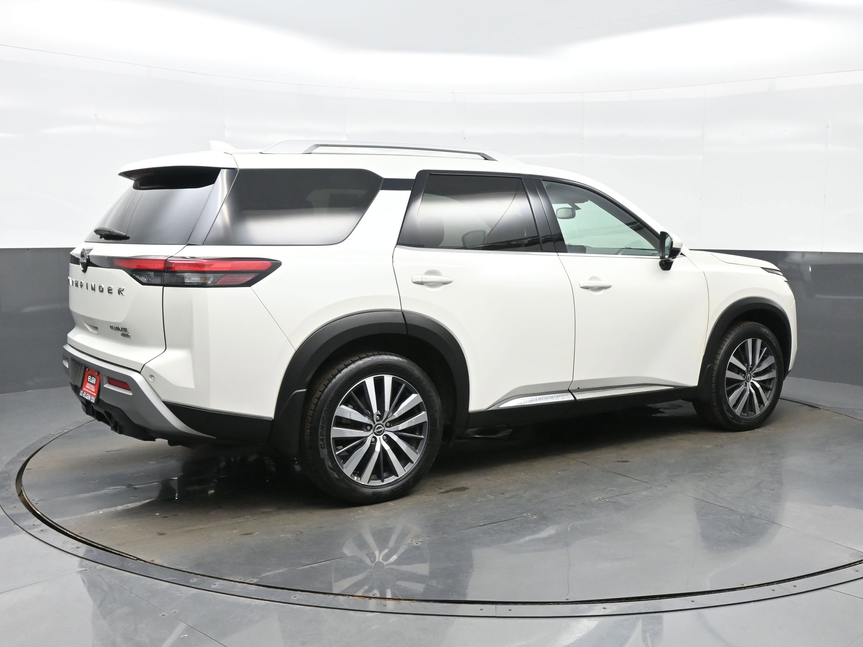 Used 2022 Nissan Pathfinder Platinum w/ Cargo Package image 6