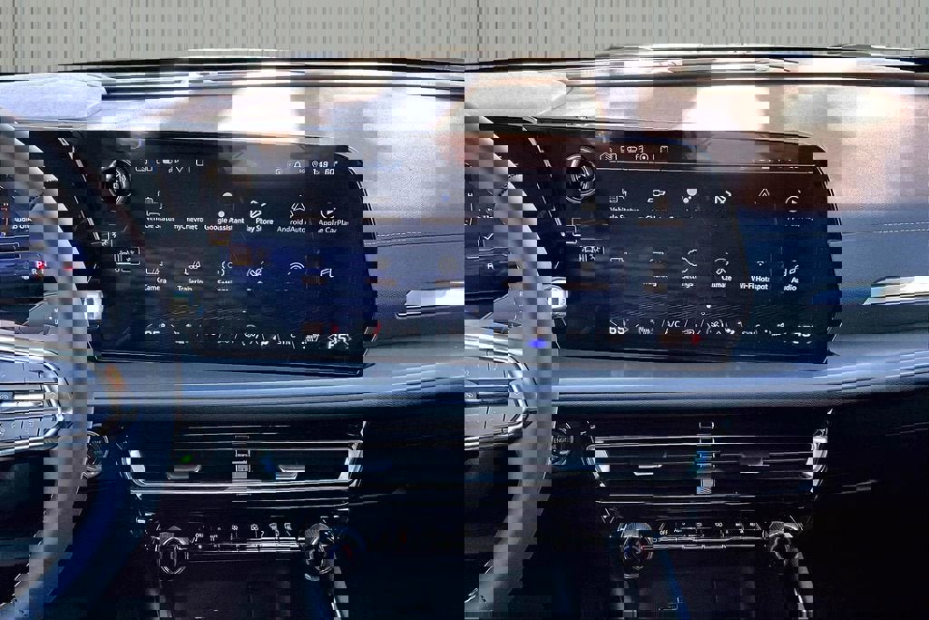 New 2026 Chevrolet Traverse LT w/ Driver Confidence Package image 4