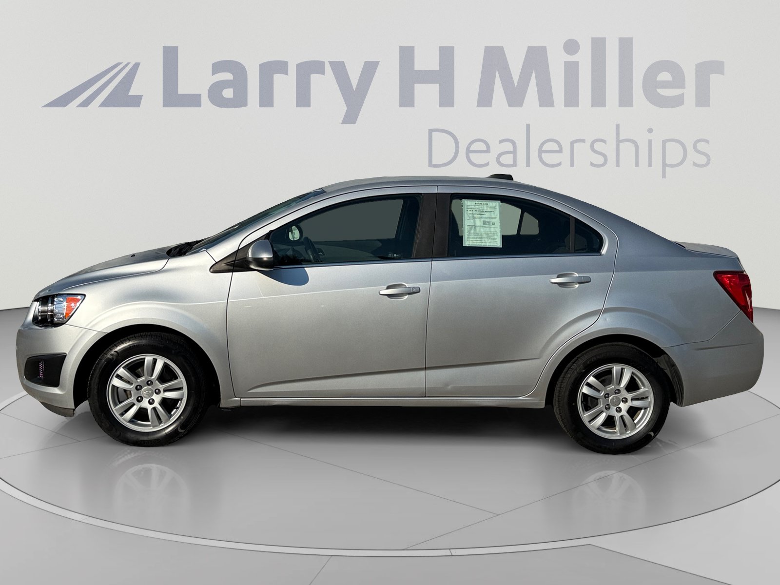 Used 2016 Chevrolet Sonic LT FWD image 2