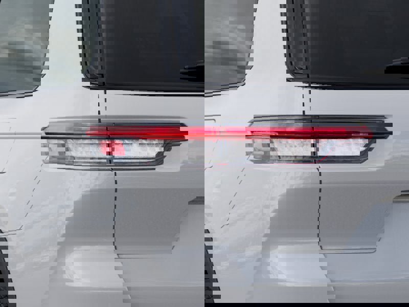 New 2025 Jeep Grand Cherokee L Altitude image 31