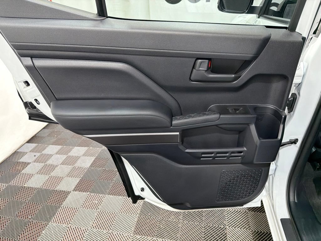 Used 2025 Toyota 4Runner SR5 AWD/4WD image 18