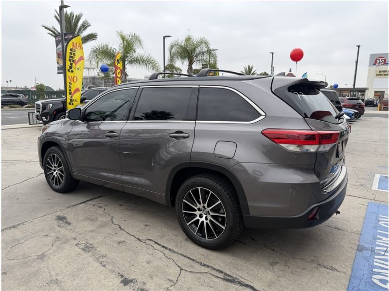 Used 2017 Toyota Highlander SE FWD image 63