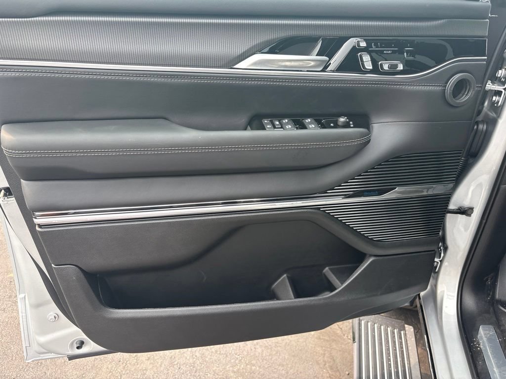 New 2026 Jeep Grand Wagoneer Summit AWD/4WD image 15