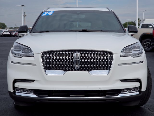 Used 2024 Lincoln Aviator Reserve w/ Equipment Group 201A AWD/4WD image 11