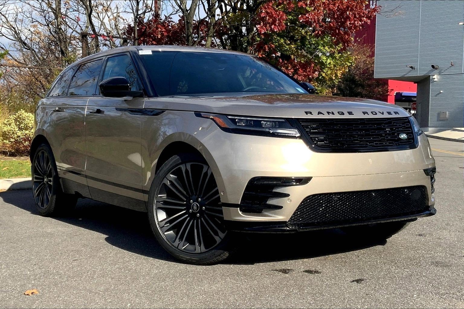 New 2026 Land Rover Range Rover Velar Dynamic SE image 2