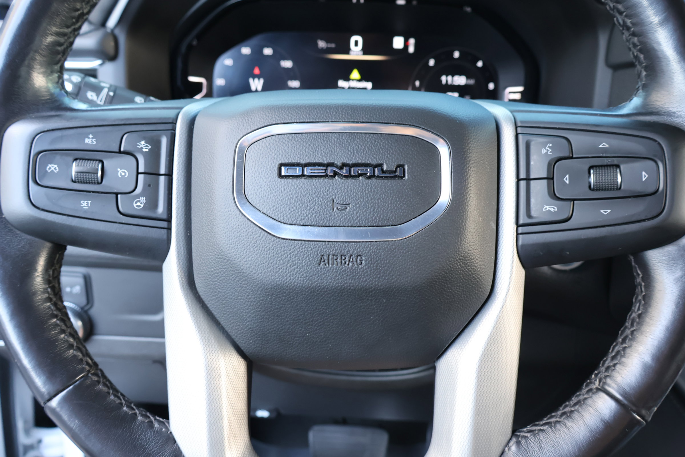 Used 2022 GMC Yukon XL Denali image 27