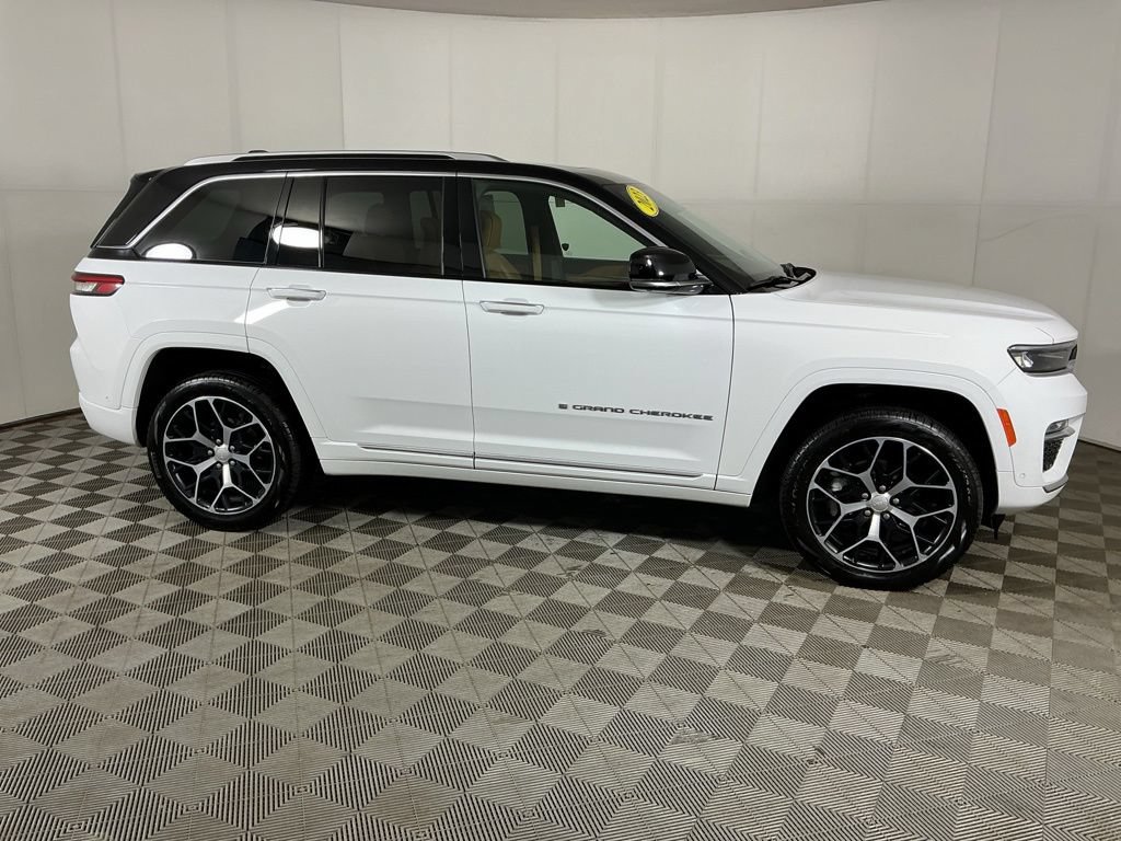 Used 2023 Jeep Grand Cherokee Summit AWD/4WD image 19