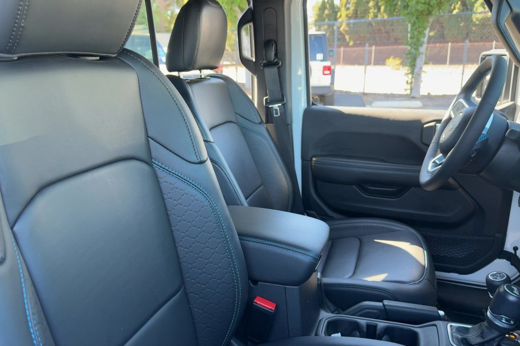 Used 2024 Jeep Wrangler High Altitude AWD/4WD image 15