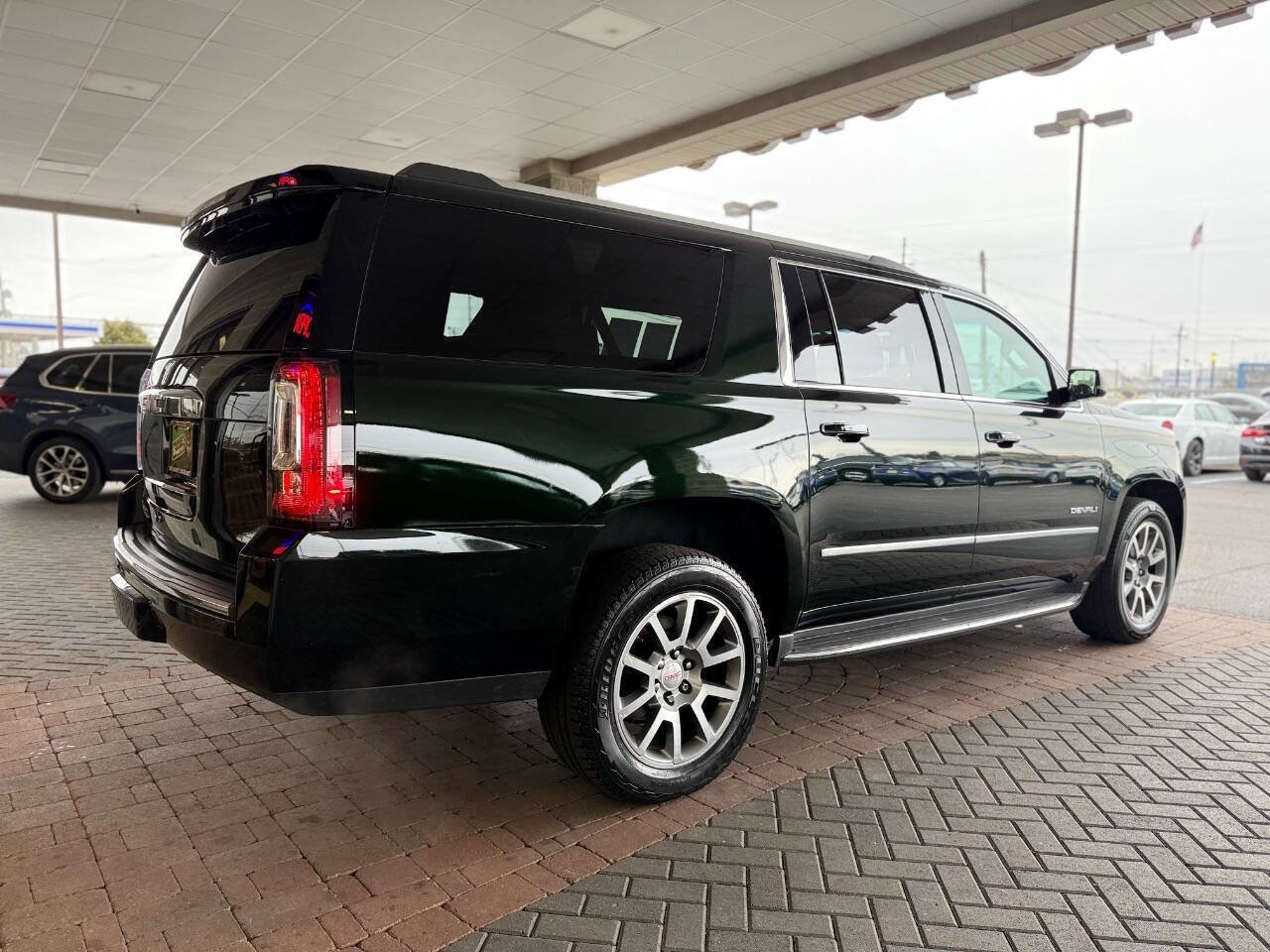 Used 2016 GMC Yukon XL Denali w/ Open Road Package image 9