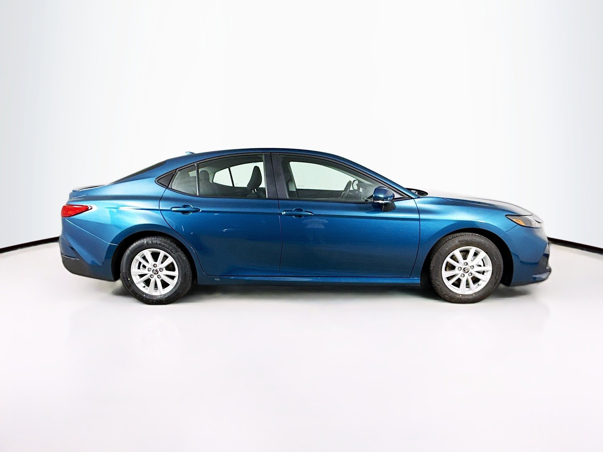 Used 2025 Toyota Camry LE w/ Convenience Package FWD image 2