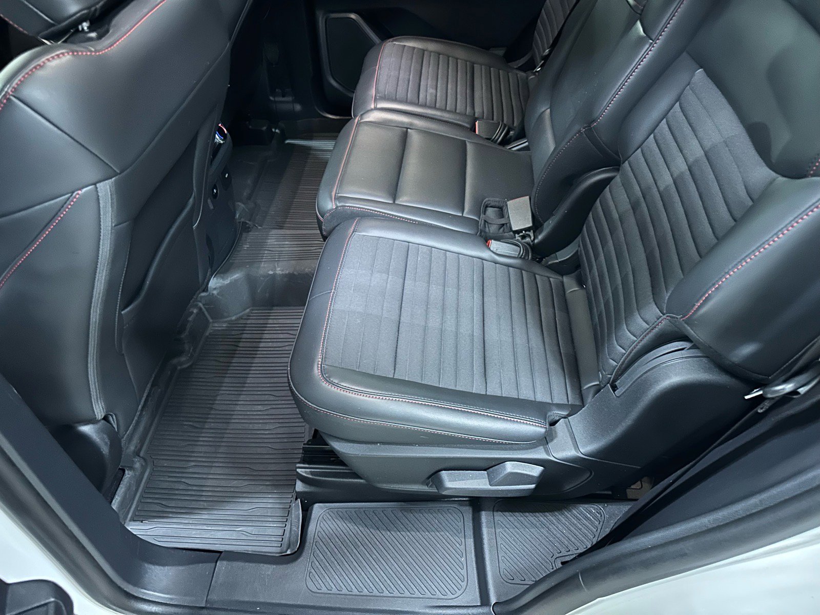 Certified 2025 Ford Explorer ST-Line image 24