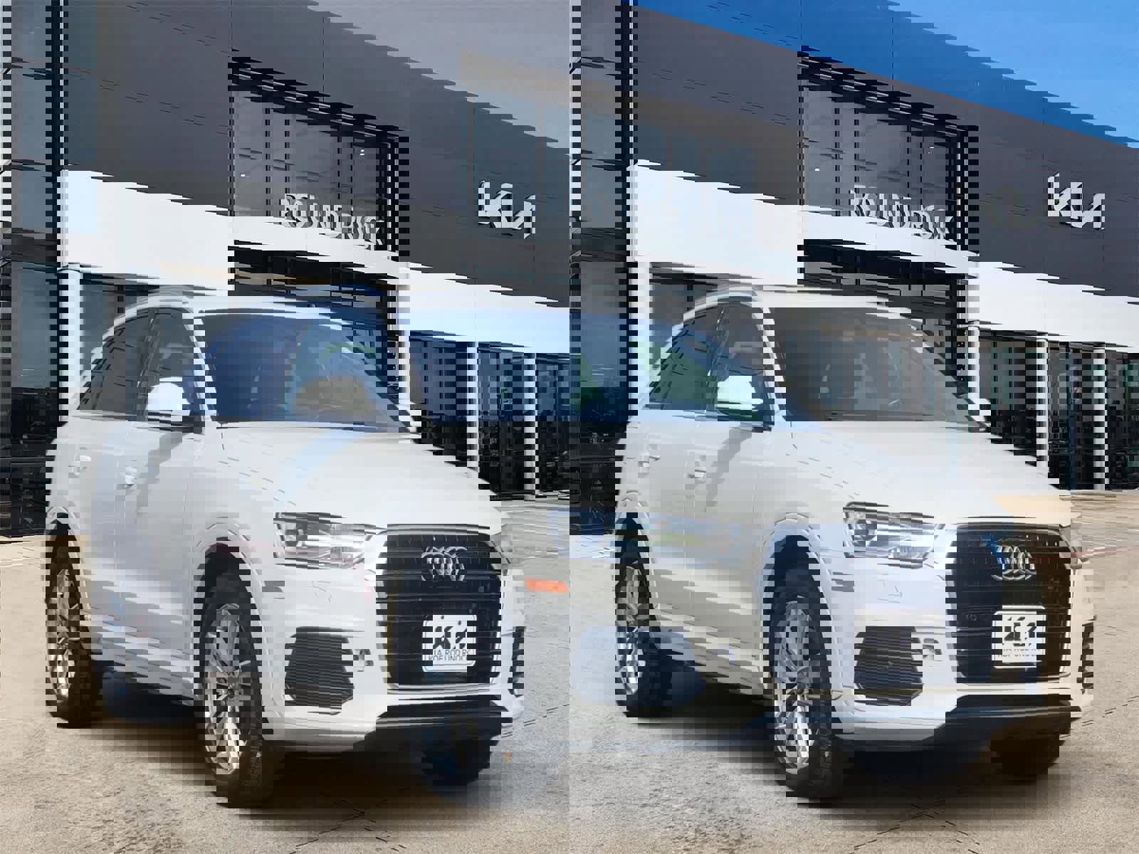 Used 2017 Audi Q3 2.0T Premium Plus w/ Premium Plus Package image 3