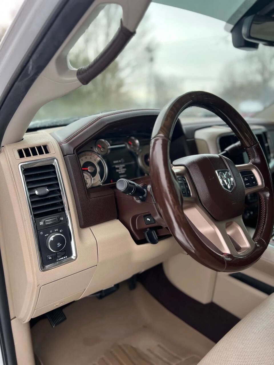 Used 2018 RAM 2500 Longhorn w/ Longhorn Southfork Package image 13