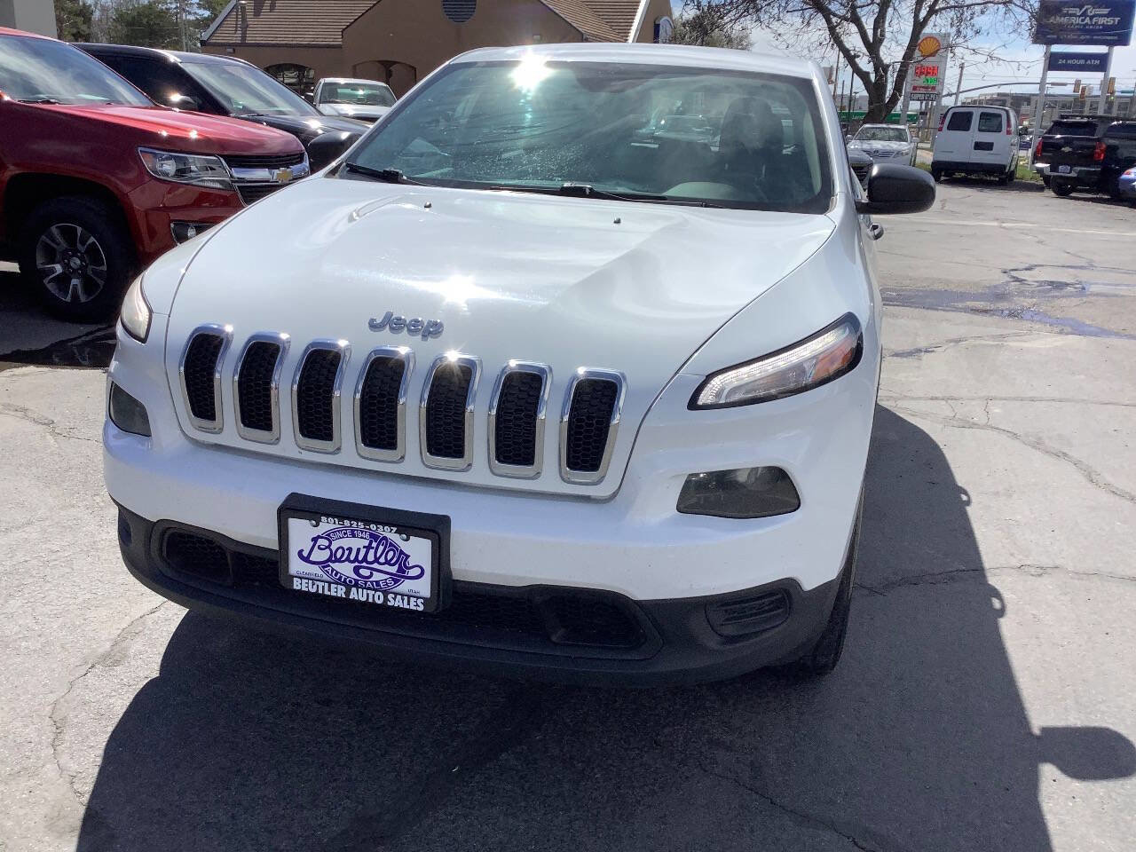 Used 2017 Jeep Cherokee Sport w/ Trailer Tow Group image 4