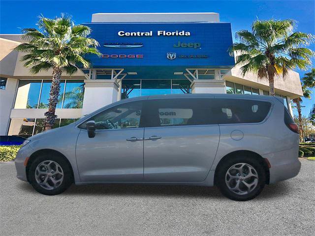 Certified 2024 Chrysler Pacifica Limited image 8