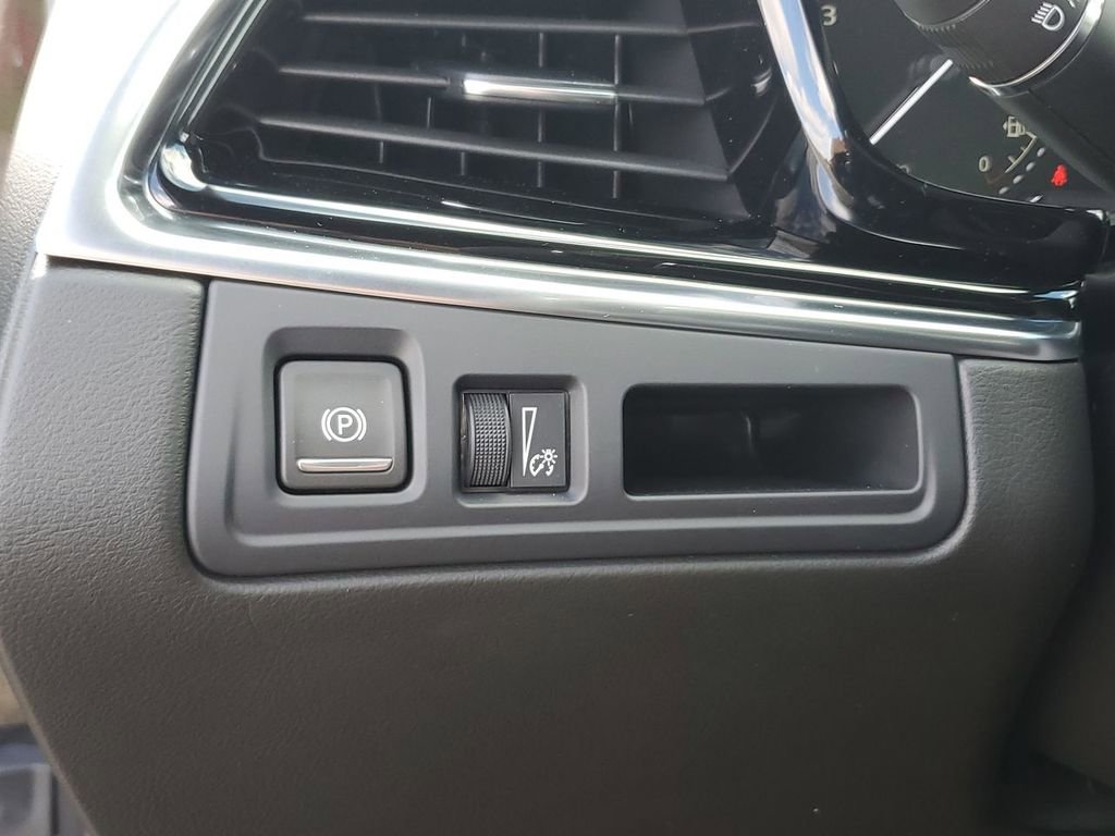 New 2025 Cadillac XT6 Luxury image 17