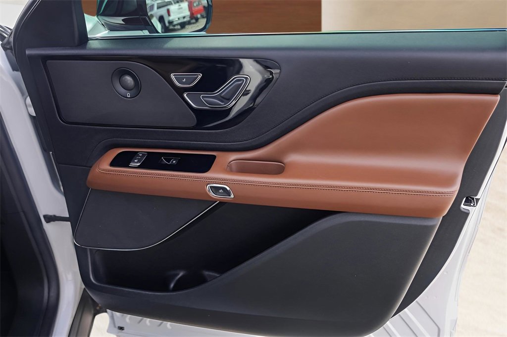 Used 2022 Lincoln Aviator Reserve w/ Equipment Group 201A image 28