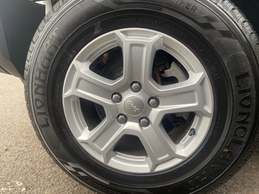 Used 2019 Jeep Wrangler Unlimited Sport S image 9