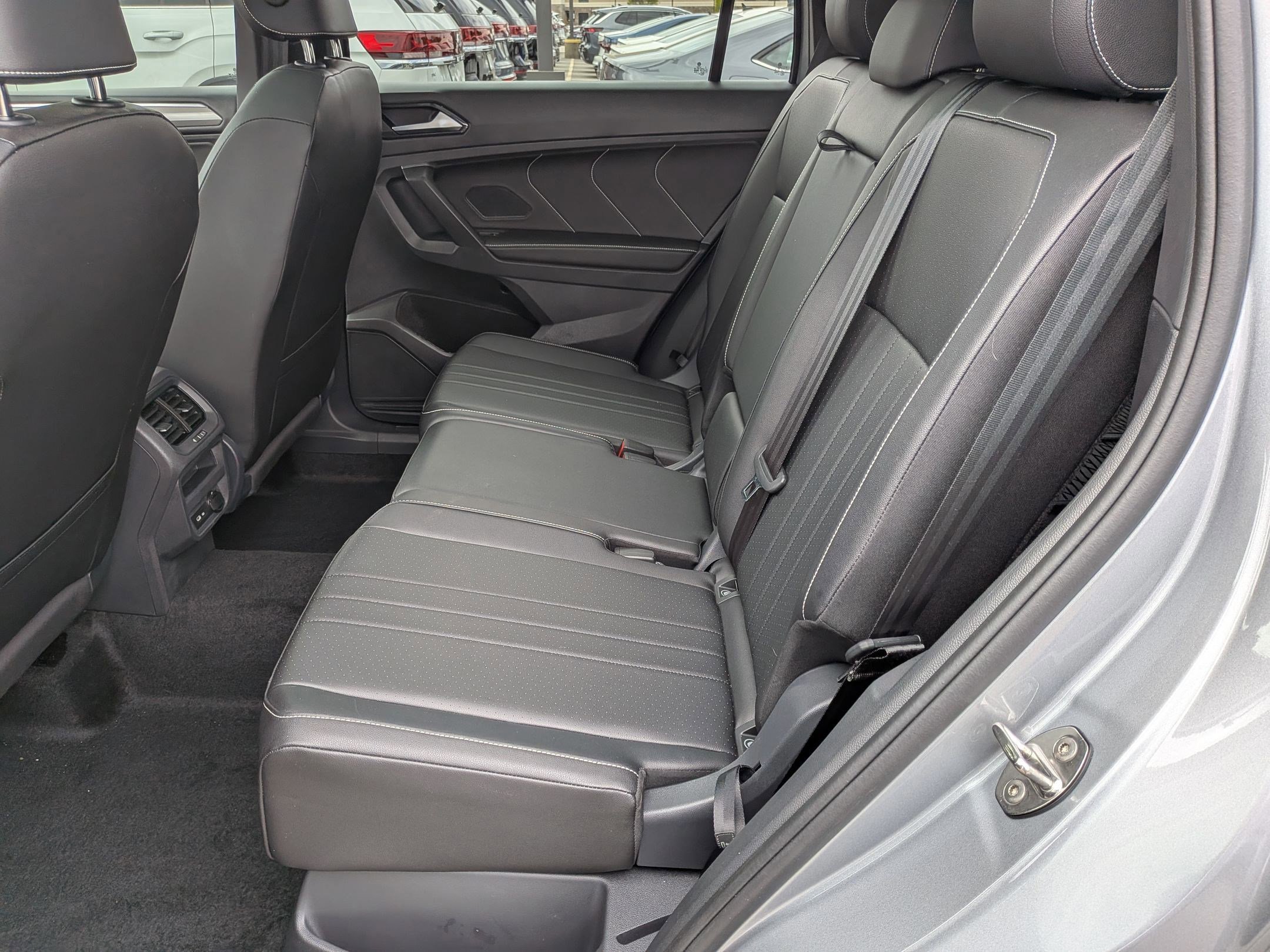 Used 2024 Volkswagen Tiguan SE R-Line image 28