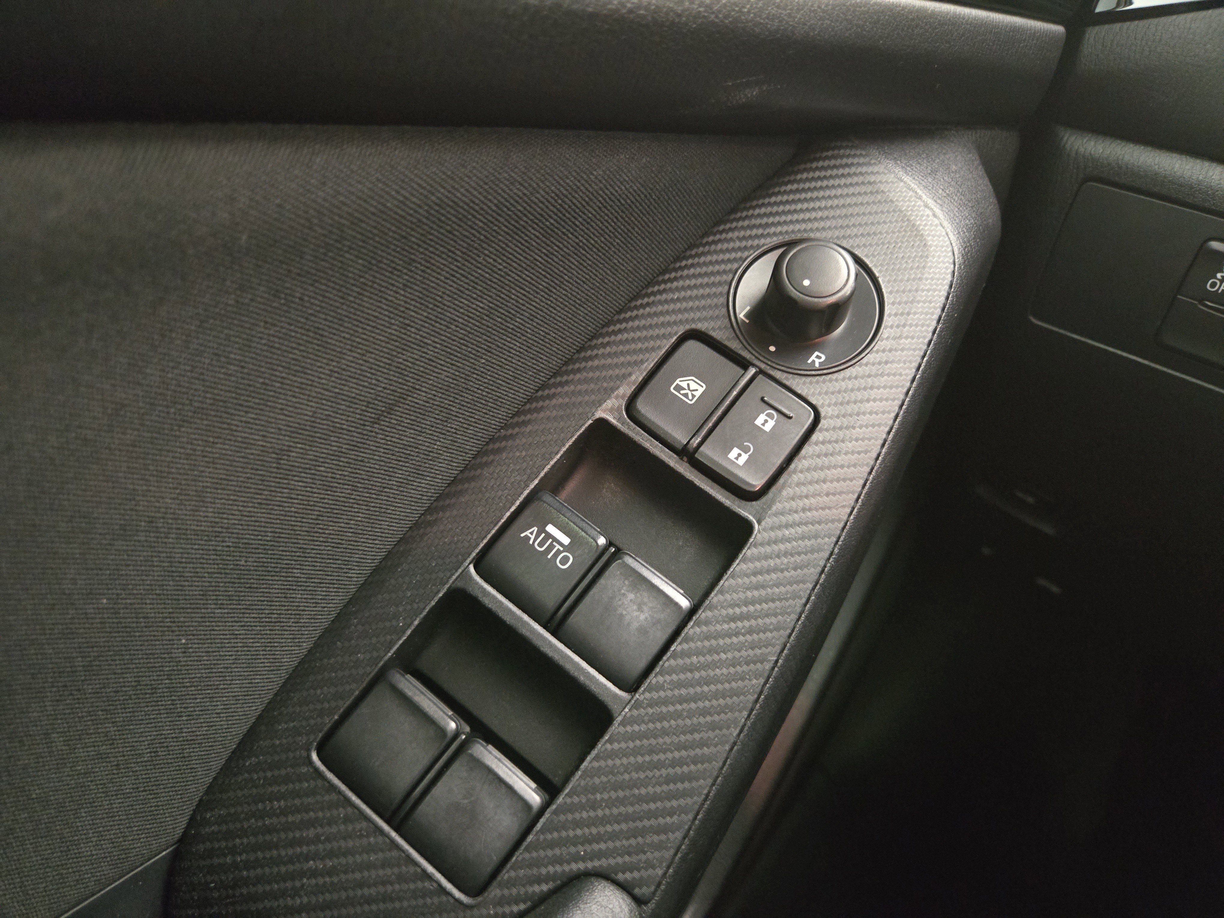 Used 2016 MAZDA MAZDA3 i Sport image 28