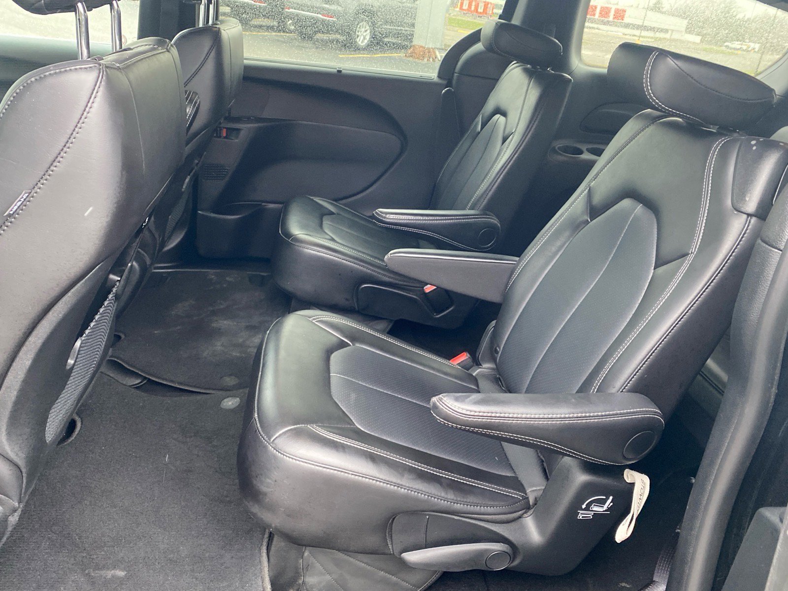 Used 2025 Chrysler Pacifica Select image 21