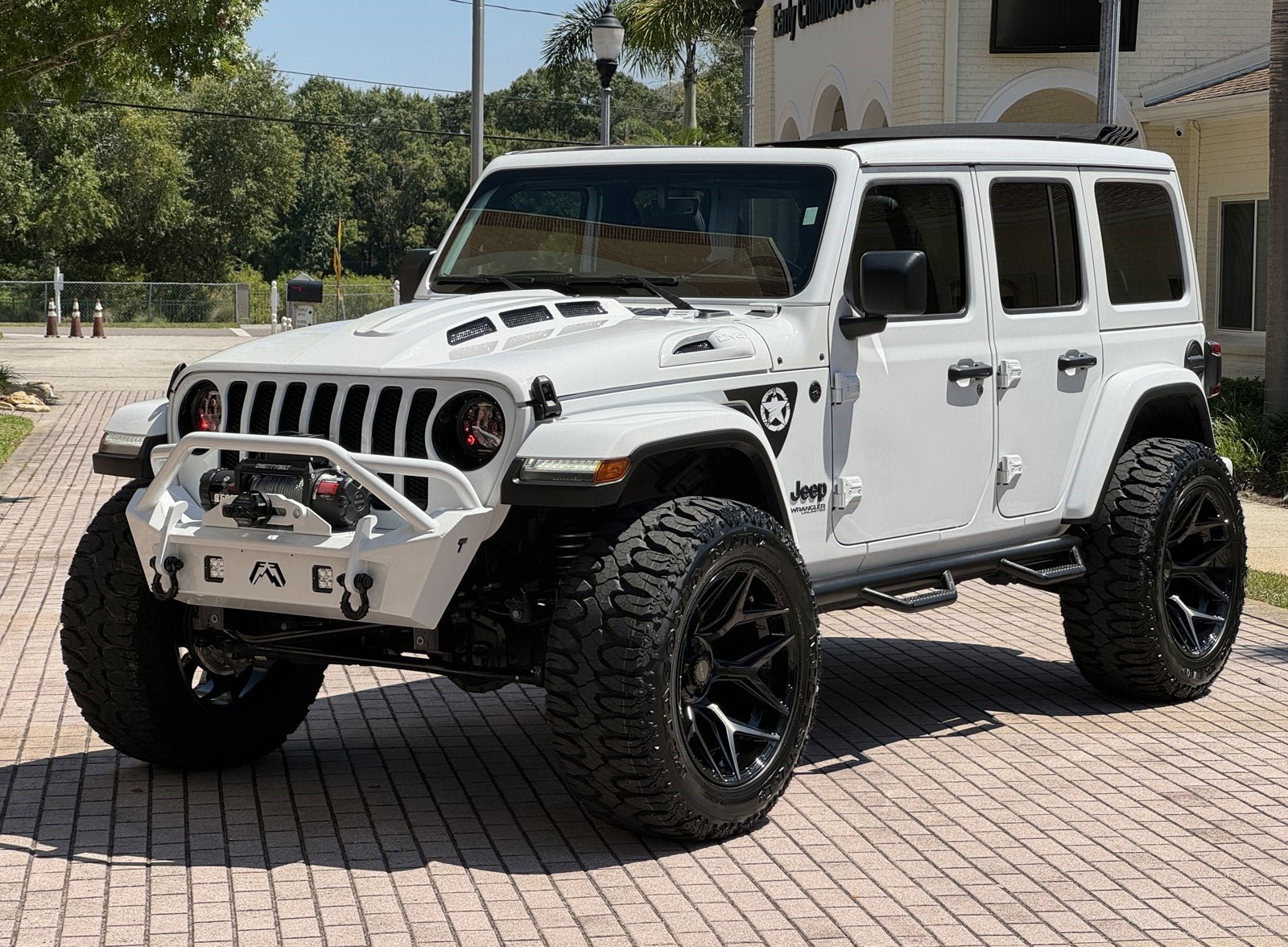 Used 2022 Jeep Wrangler Unlimited Sahara AWD/4WD image 13