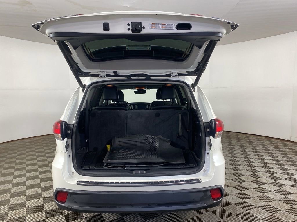 Used 2018 Toyota Highlander SE AWD/4WD image 30