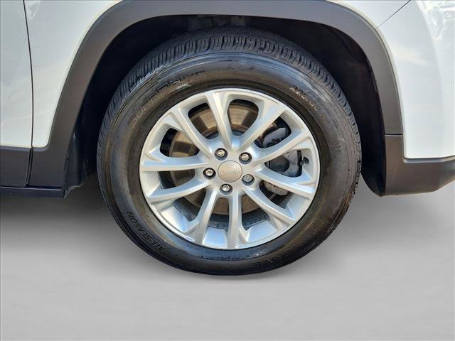 Used 2020 Jeep Cherokee Latitude FWD image 24