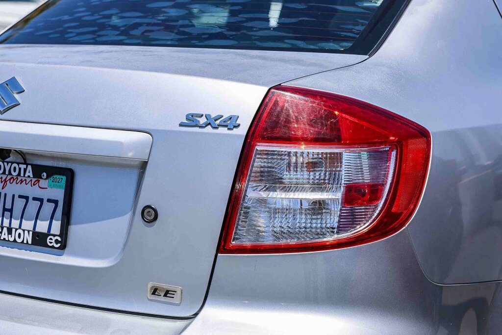 Used 2010 Suzuki SX4 LE FWD image 23