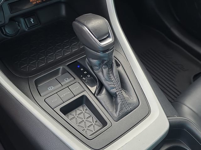 Used 2021 Toyota RAV4 XLE Premium image 30