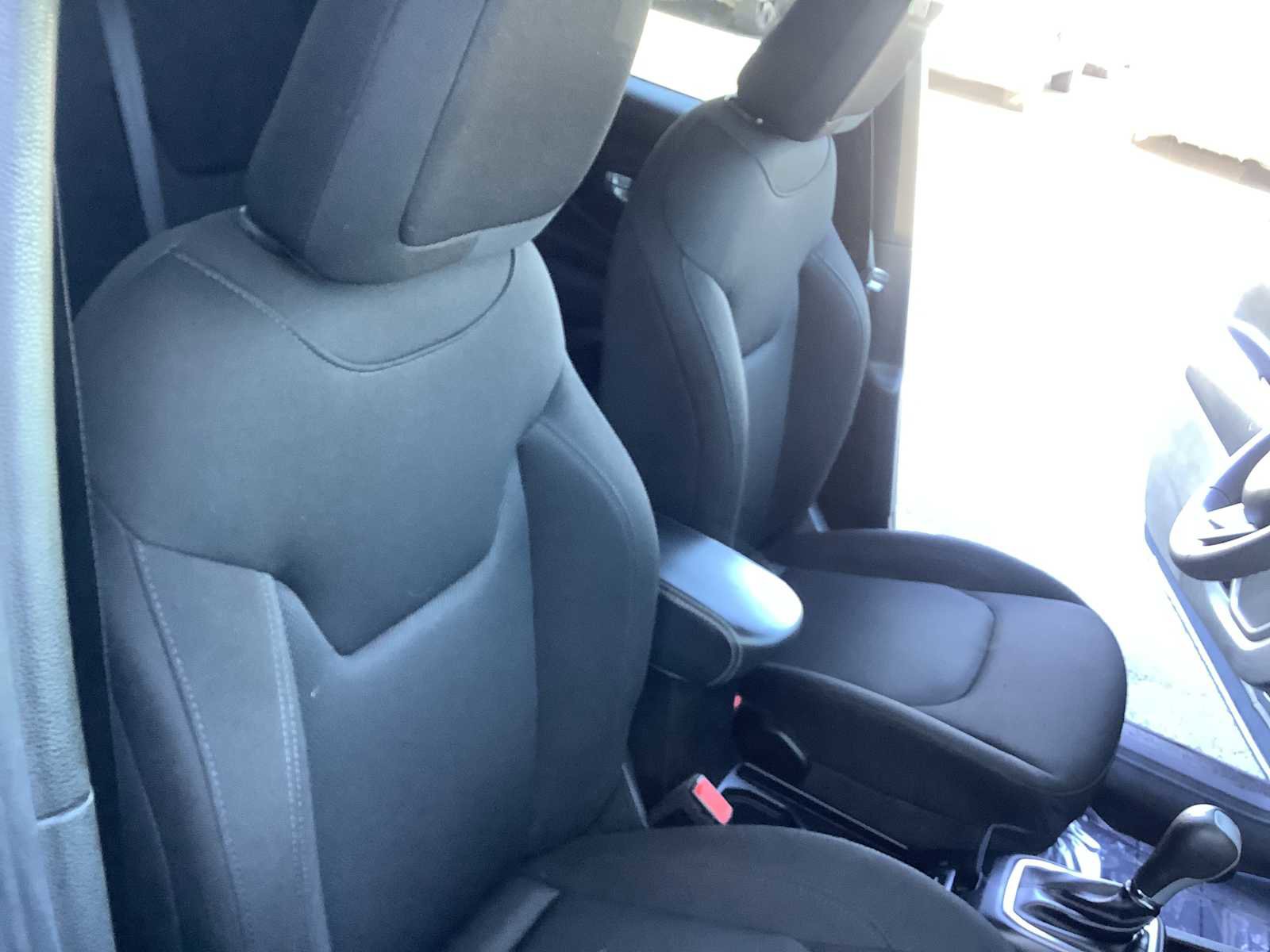 Used 2023 Jeep Renegade Latitude AWD/4WD image 14