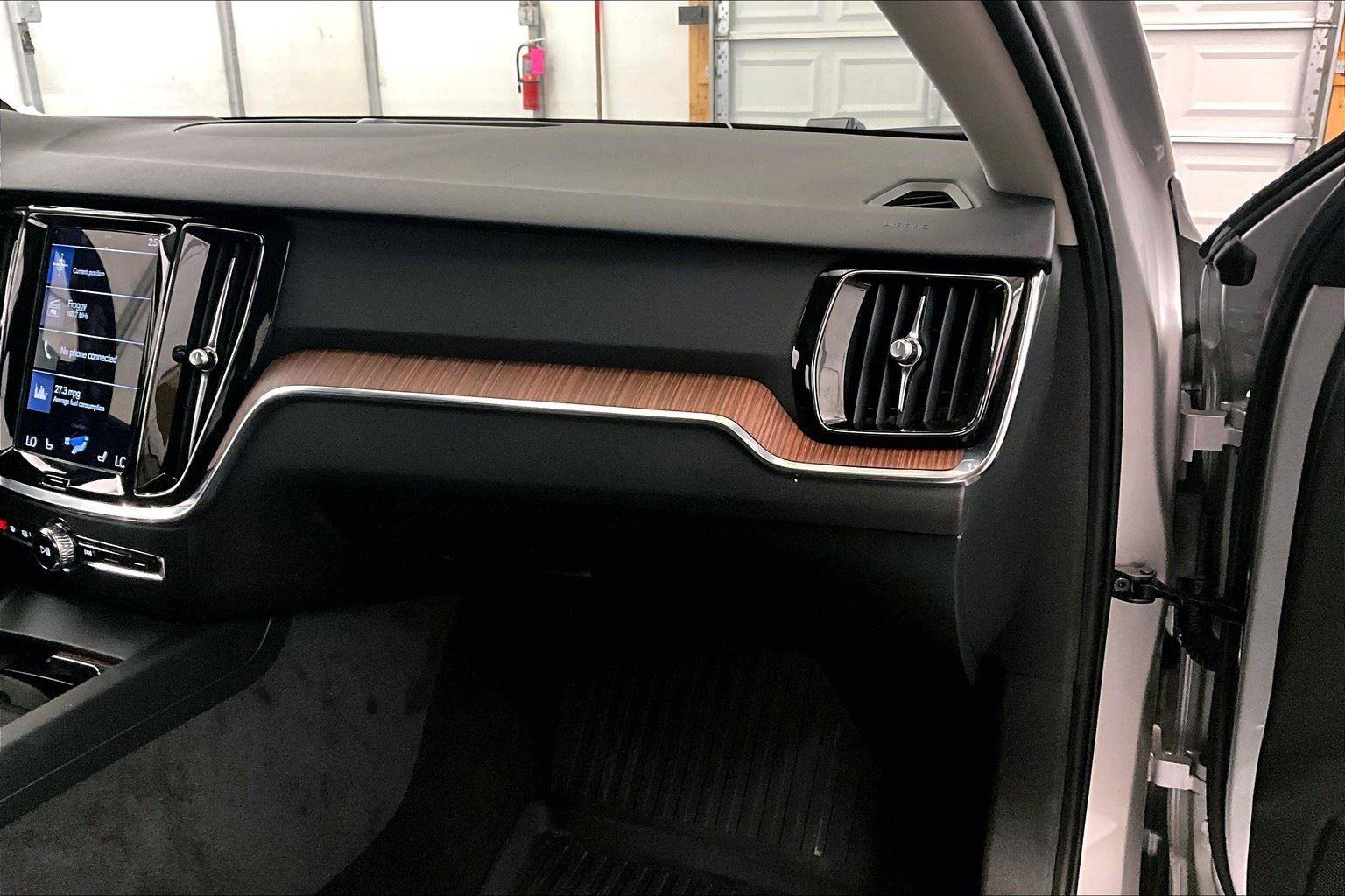 Used 2022 Volvo S60 B5 Momentum w/ Advanced Package image 15