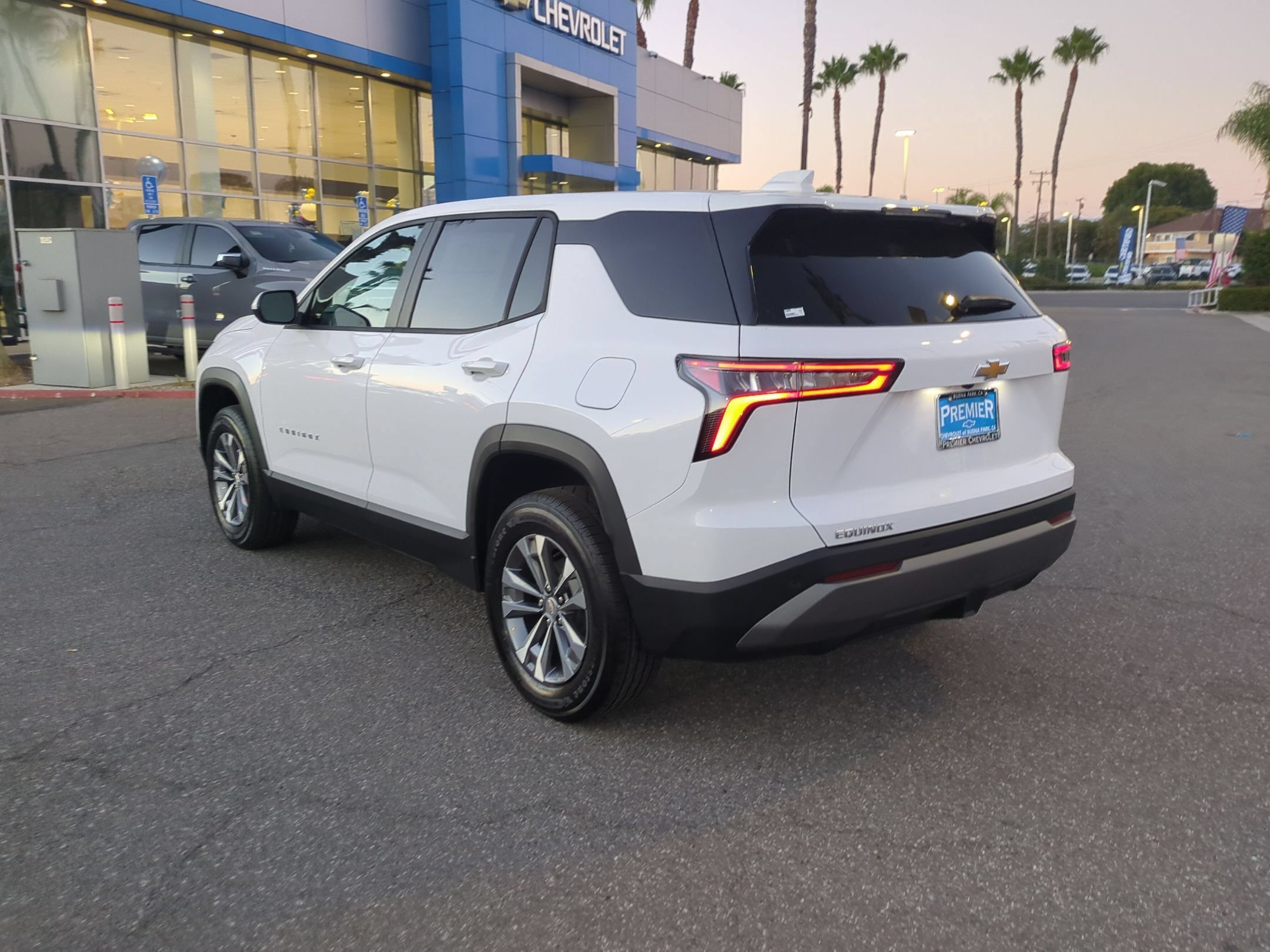 New 2027 Chevrolet Equinox LT FWD image 3